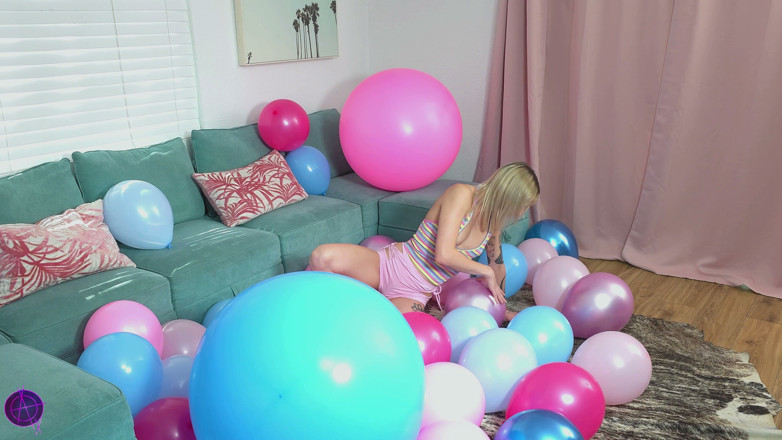 Nicky Rebel: Hannah's Wacky Workout 4K