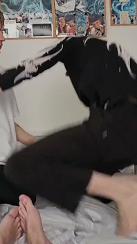 Jemný Sex Dvou Dvojčat S Velkými Ptáky