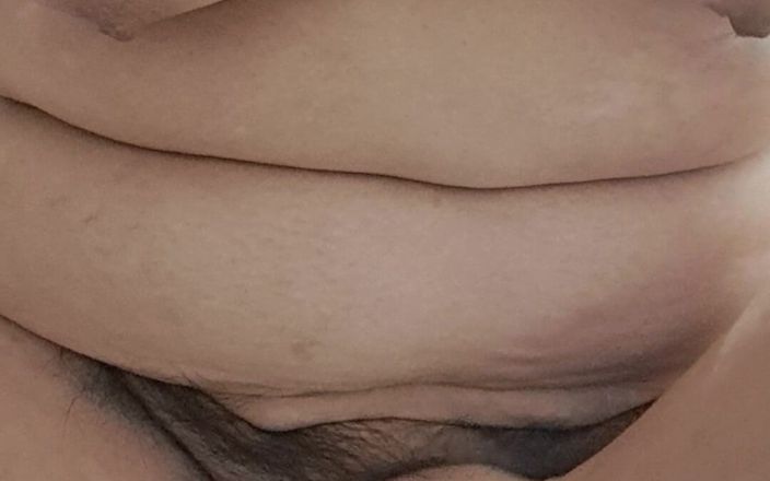 Mommy big hairy pussy: 섹스 후 나는 소변을 볼 수 있습니다.