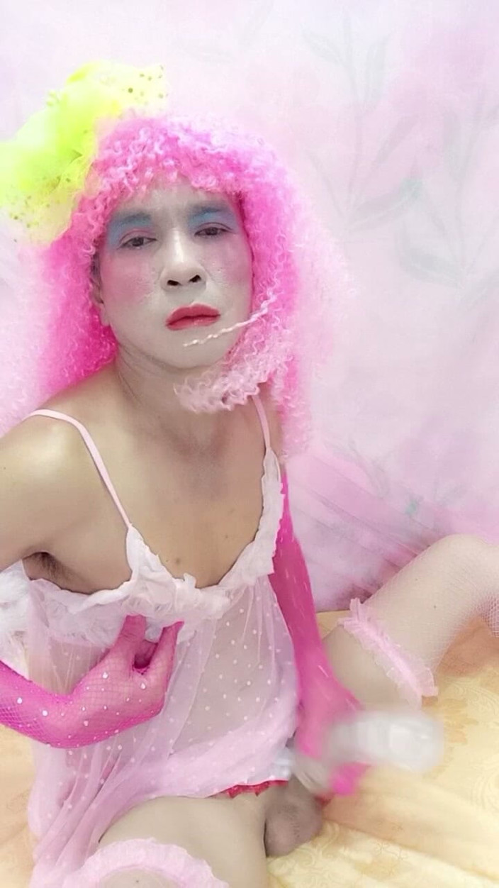 nguyen dang thien tri: Oanh Le Transgender Wearing Sexy Clothes Selfie Cups Tinh