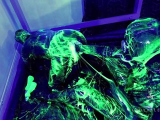 Lady Valeska: Резиновый двойной фистинг с Uv Slime