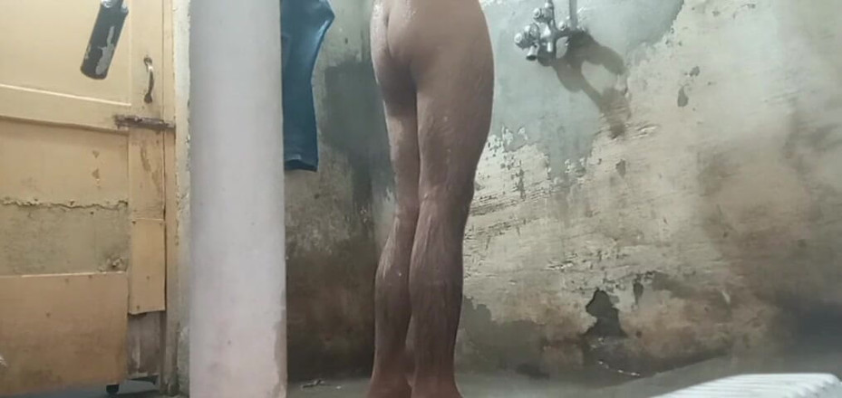 Shahzad1024: Video masurasi pennisku yang kuat dan mandi