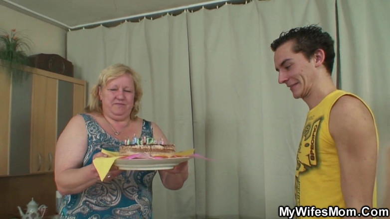 My Wifes Mom: วันเกิดสนุกเงี่ยนหี