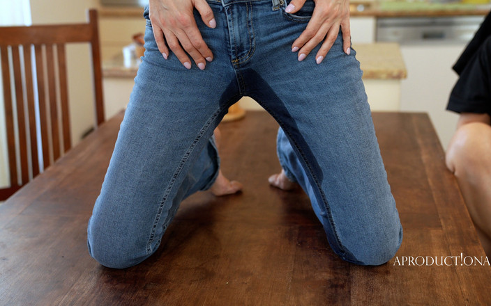 AproductionA: Zoufalé džíny smáčení a všechno ostatní před kamarádem