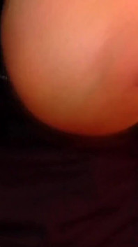 Segretaria MILF con un gran culo viene scopata nella figa e munta sulle sue grandi tette