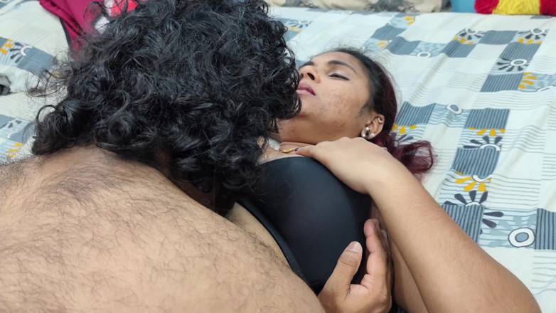 Vaigavarun45: Beso de coño y tetas, romance con beso