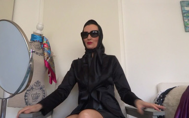 Lady Victoria Valente: In the Satin Shawl Fitting Studio: 4 nové šátky v ramenou