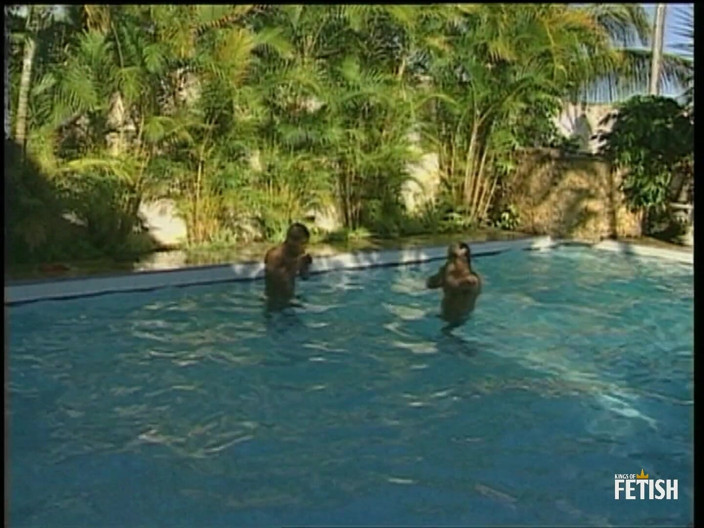 Gay Diaries: Lelaki tua dikongkek pantatnya selepas bermain di kolam