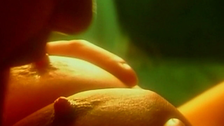 Onlyxfans: Блондинка-бомба катається на природі і отримує пестощі пальцями до оргазму