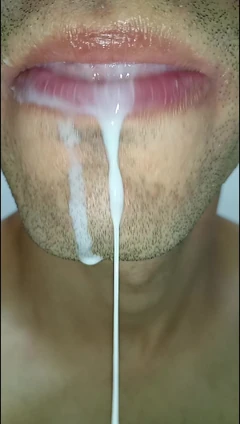 मुझे अपने मुंह में वीर्य पसंद है