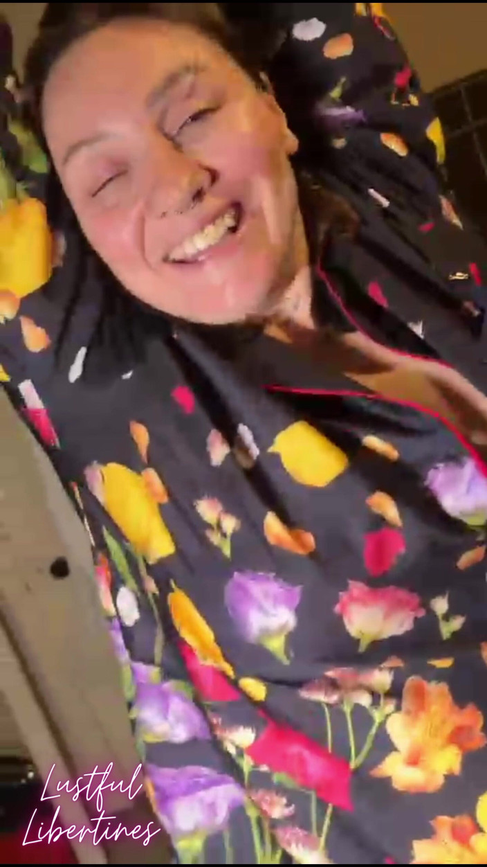 Lustful Libertines: 그는 내 위에 오줌을 싸고