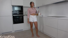 Kriss Kiss: Ragazza carina, cazzo duro in faccia e figa dopo non...