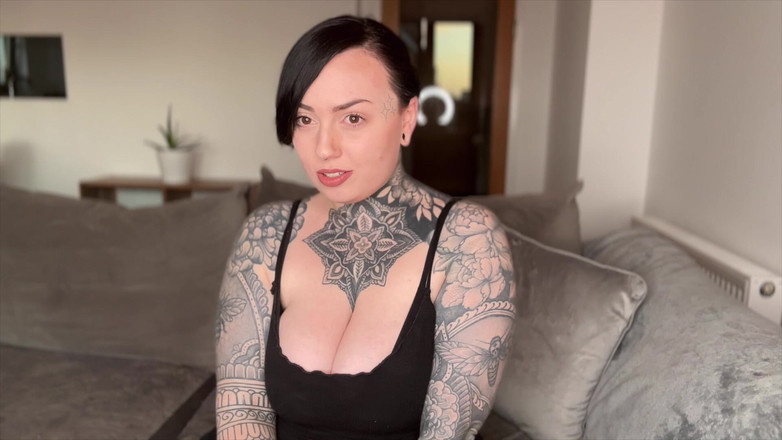 Miss Valentina: 把你的戒指放在撸管上撸