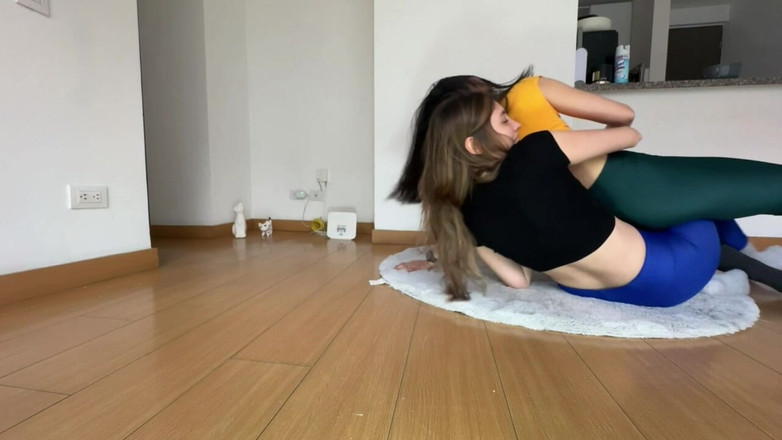 scarlettandc: गर्म समलैंगिकों के बीच महिला कुश्ती संकलन