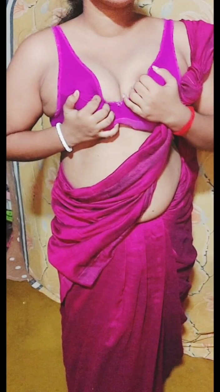 TSqueen: कामुक देसी लड़की चुपचाप खुद के साथ खेल रही है