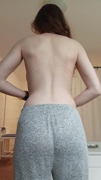 Je nahá