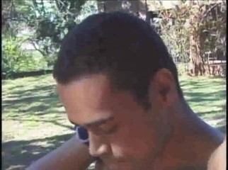 Shemale videos: Transsexual fodida por latino na floresta