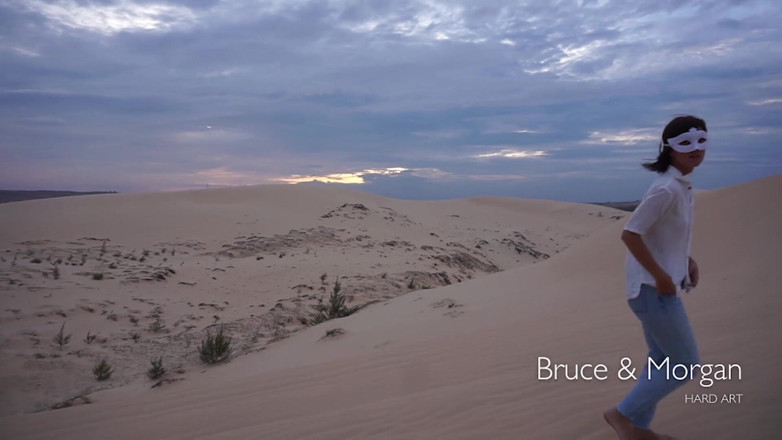 Bruce-and-Morgan: Sedenta Morgan no deserto