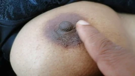 Selebriti miya white mengisap payudara dan menyemprotkan payudara dengan memek basah