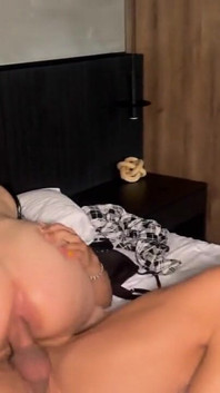 Sayang, adakah kita bertiga dengan rakan saya? Tetapi jangan jatuh cinta dengan dubur dan pantatnya