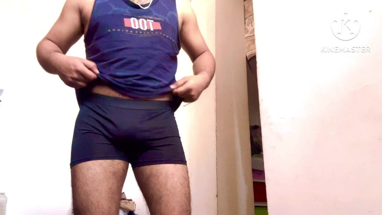 Desi__Panda: Tată vitreg desi păros care își expune corpul pentru indieni bhabi și...