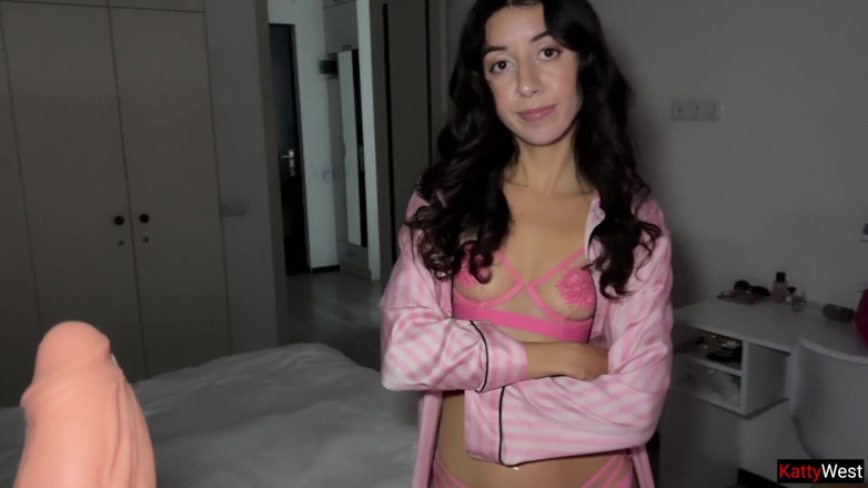 Katty West: Der Dieb beweist der Hausfrau, dass er besser im Sex...