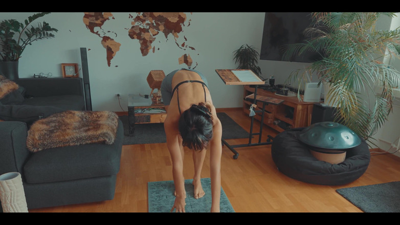 DaringKiara: Oggi ti porto nella mia lezione di yoga e ti...