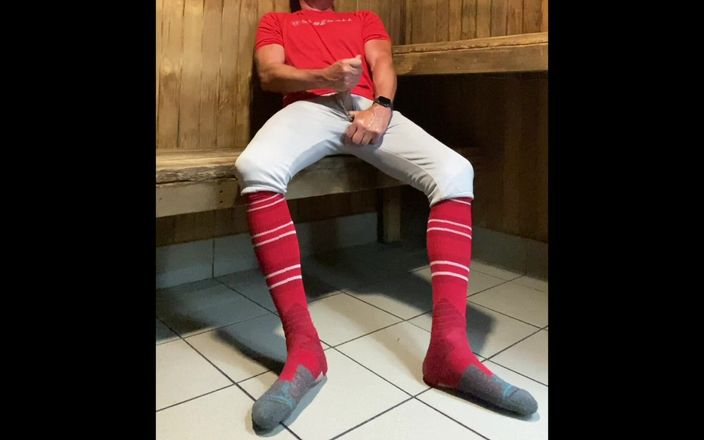 JockDad87: Buff dilfjockdad87 saunada mastürbasyon yaparken neredeyse yakalanıyor