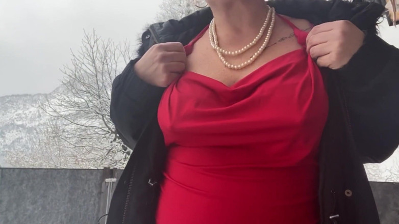 The HuCow: Come on. I show you my nipples outside