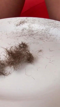 Hot MILF shaves her pussy