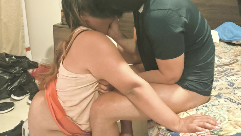 Moo DBOXXX: फिर से सिंगल मदर के साथ मैं फेसबुक पर मि ला, वह दूध की अपनी दैनिक खुराक चाहती है