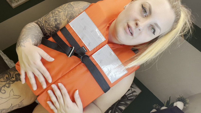 ChandlerKnight: Probarse un vestidura de vida y montar consolador vista delantera...