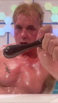 Mastné sexuální pomůcky na šestou noc
