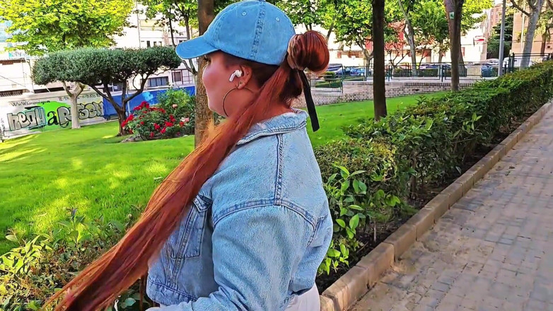 Latincurvyredhead: La esposa de mi hermanastro me pide que la ayude...