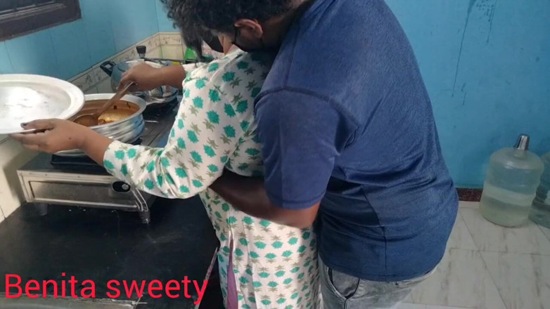 Benita sweety: Seks panas di dapur suami dan isteri