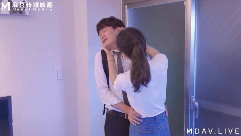 ModelMedia Asia: 정액을 빨기 위해 함께 일하는 자매들