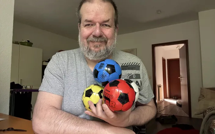 Qualzucht: Four New Balls From Ebay, I'm Trying Them Out!