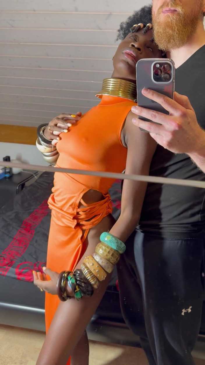 Missblackreey: Ayah merosakkan pakaian oren saya... tetapi dalam cara yang bagus...