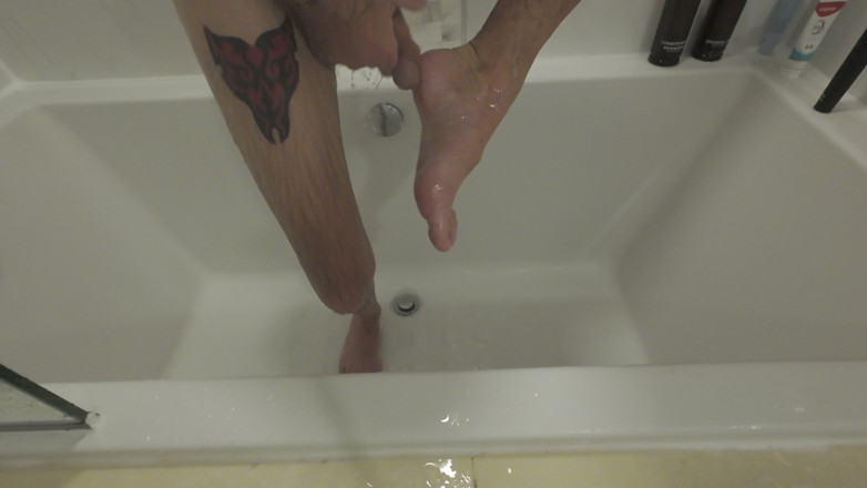 Big dick dadddy: I Need a Foot Slave to Worship My Feet in...