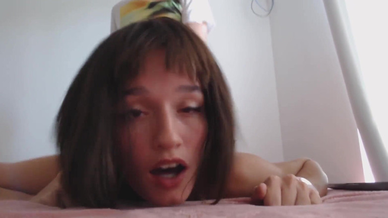 Miss Nicole: Śliczna dziewczyna zostaje wyruchana z wytryskiem
