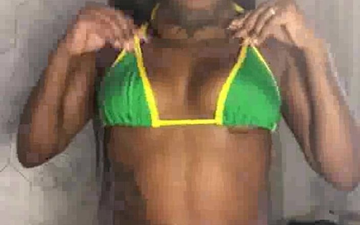 Solo Austria: Siyah kız bikini fetişi