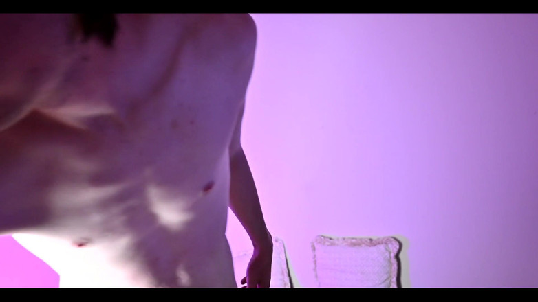 ElementX1018: En man går all in på en urinblåsan hålla utmaning...