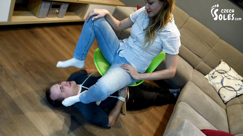 Czech Soles - foot fetish content: Зв'язаний і змушений нюхати шкарпетки Меган - частина 1