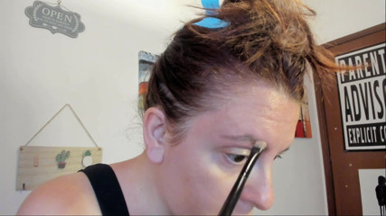 Nicoletta Embassi: Shaving and sneezing