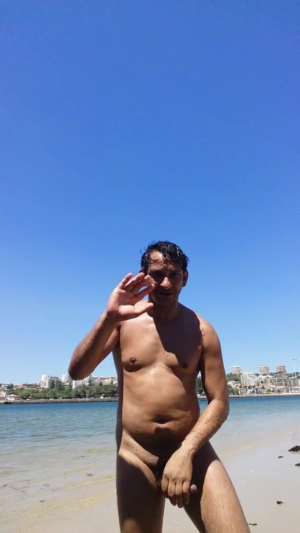 Boy top Amador: adoro la spiaggia per il nudismo