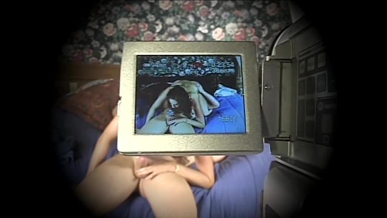 Wonderful Hot World X: İri göğüslü orta yaşlı seksi kadın kendini sikilirken filme alıyor...