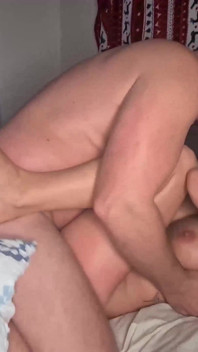Casal amador viciado em sexo tem outra noite de foda
