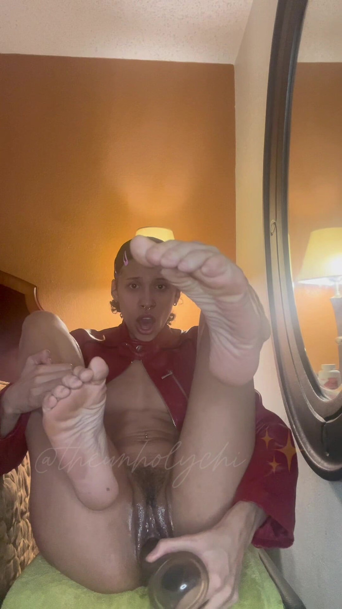 theunholychi: Lihat betapa besarnya dia di dalam saya