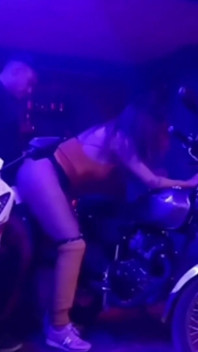 Băieții Pe Motociclete Mi-au Fost Mereu Foarte Atrăgători, așa Că Îmi Împlinesc Unele Dorințe Făcând Sex Cu Ei
