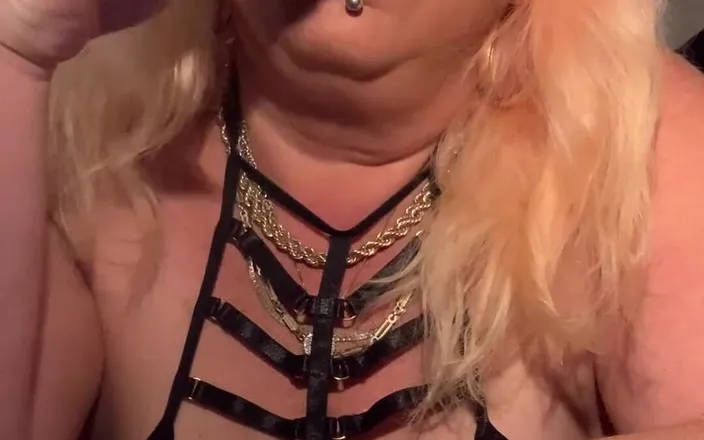 BlancaGirlBBW: Love This Look.. You All Like?? Comment! Like!